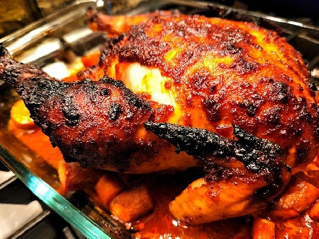Цяло печено пиле с ароматна хрупкава коричка на фурна - снимка на рецептата